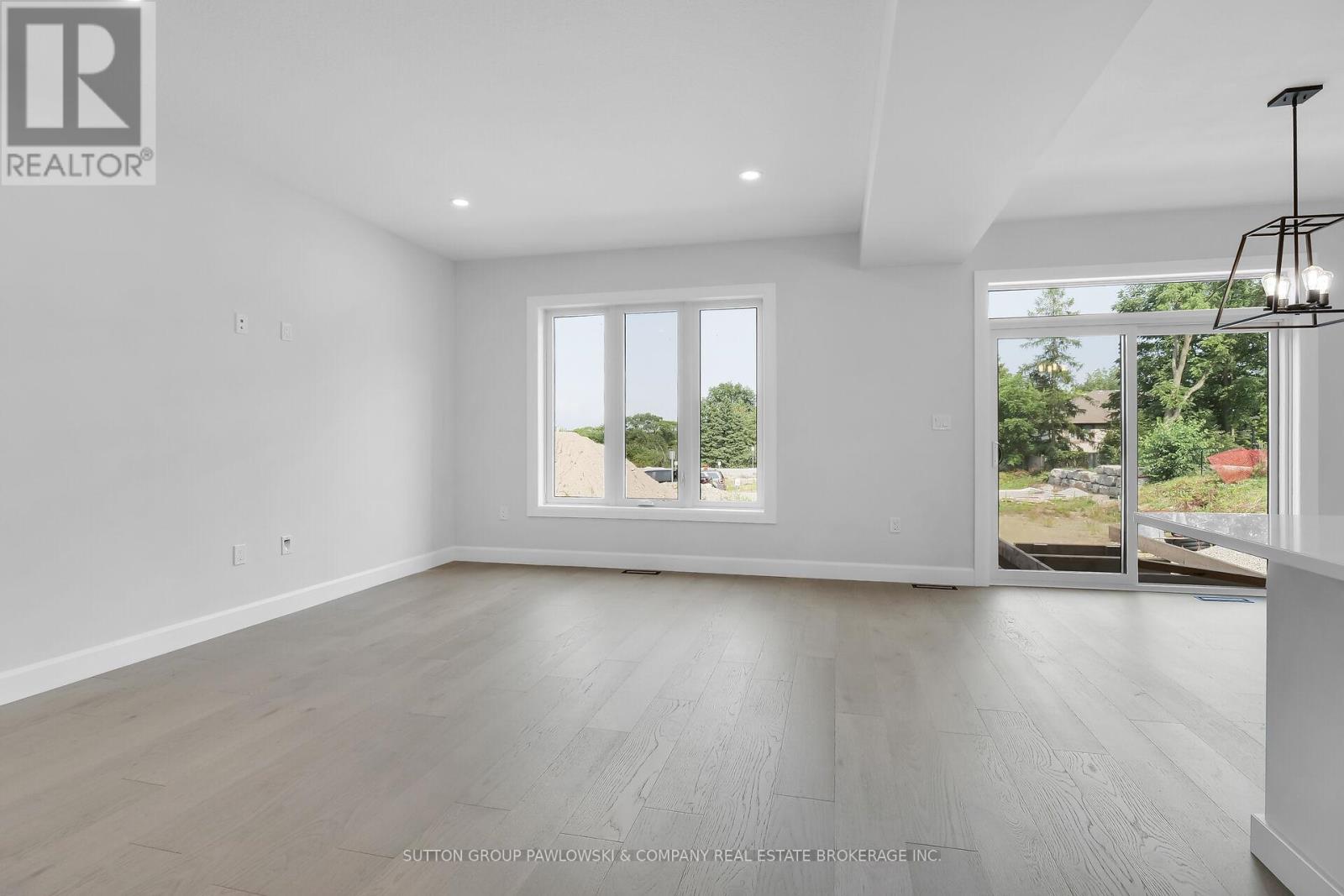 422 Old Wonderland Road, London South (South N), Ontario  N6K 3R2 - Photo 7 - X12190943