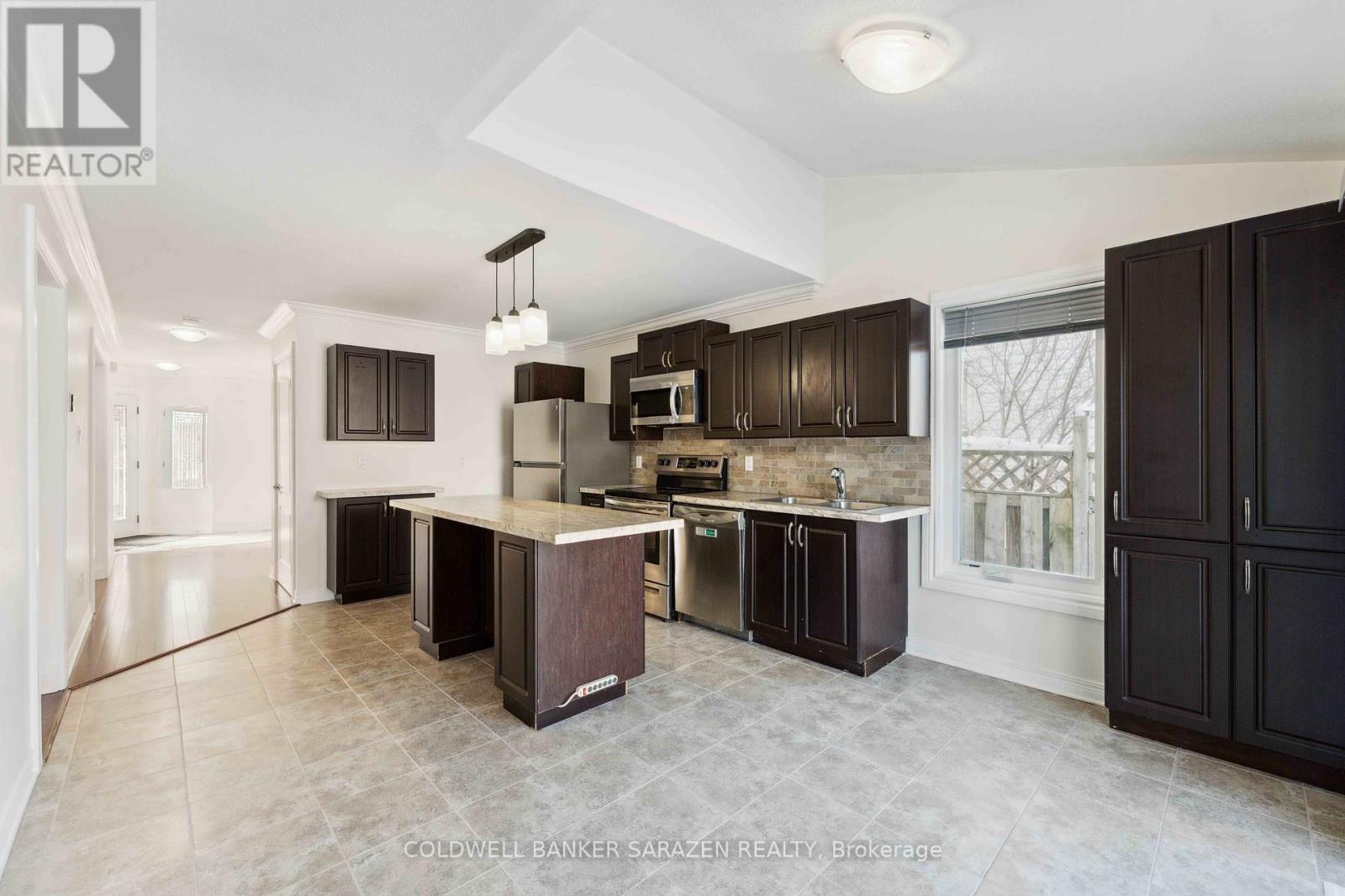 17 Rideaucrest Drive S, Ottawa, Ontario  K2G 6A4 - Photo 6 - X12190937