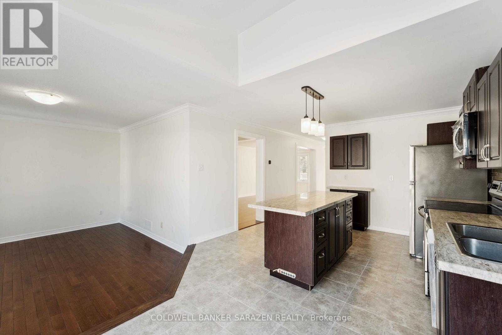 17 Rideaucrest Drive S, Ottawa, Ontario  K2G 6A4 - Photo 8 - X12190937