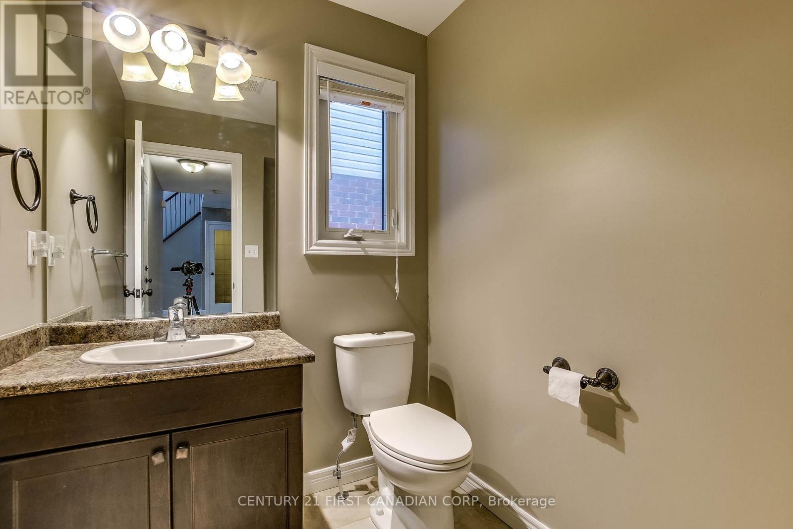 1048 Silverfox Drive, London North, Ontario  N6G 0G2 - Photo 12 - X12125508