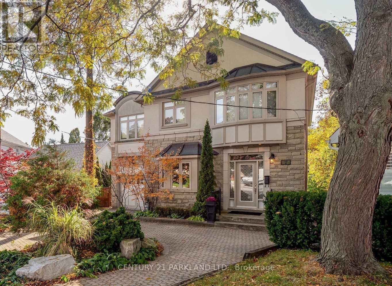 <div class="slider-price">$3,750,000</div><p>2 Leonard Circle, Toronto, Ontario</p>
