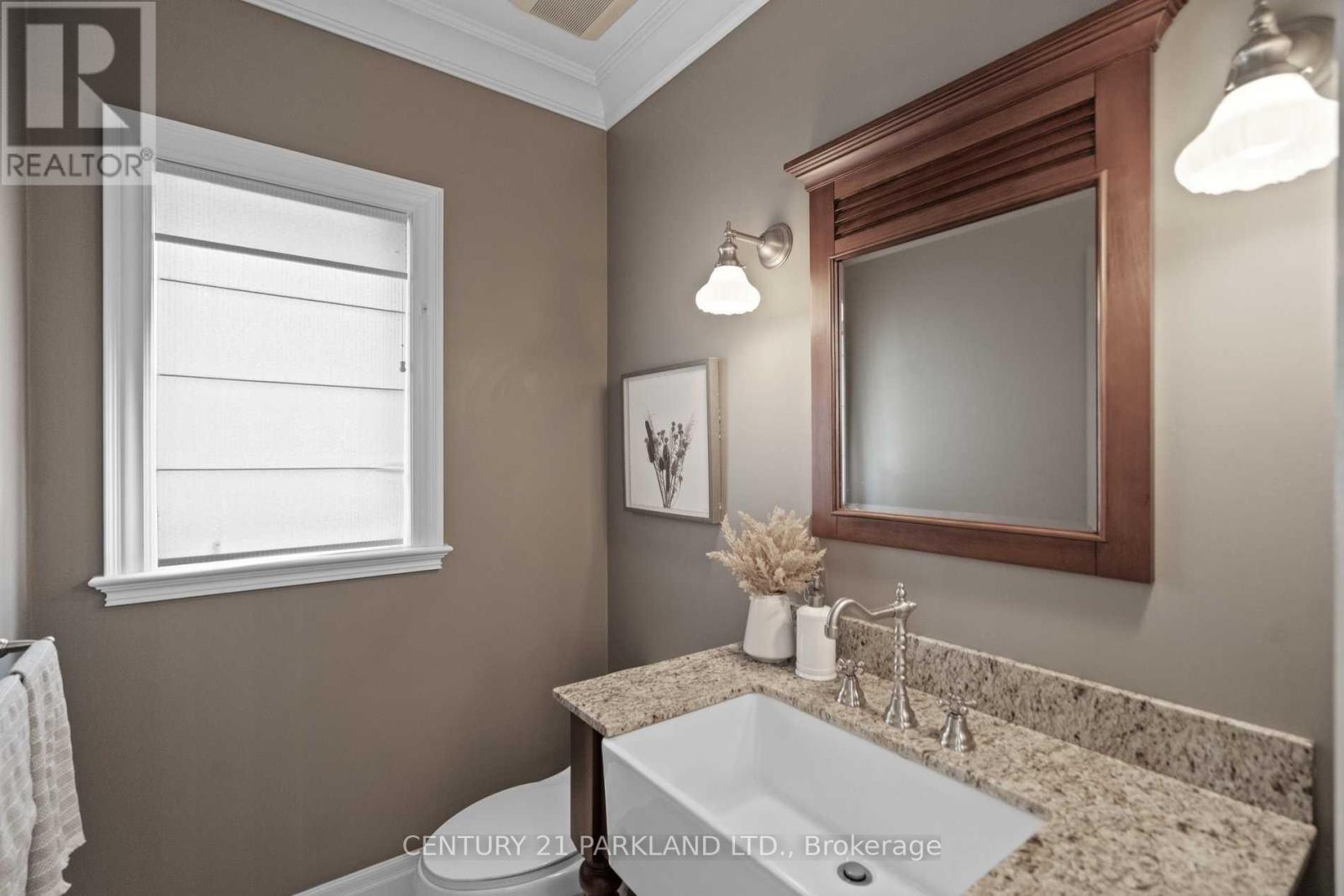 2 Leonard Circle, Toronto, Ontario  M4E 2Z7 - Photo 19 - E12190941