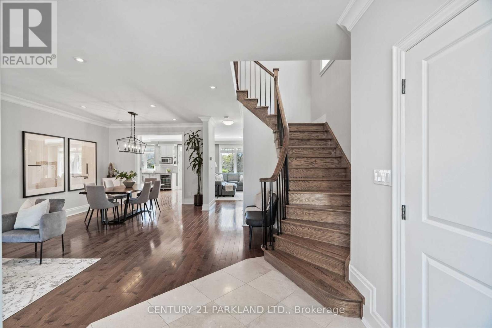 2 Leonard Circle, Toronto, Ontario  M4E 2Z7 - Photo 3 - E12190941