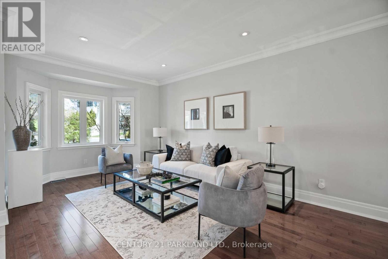 2 Leonard Circle, Toronto, Ontario  M4E 2Z7 - Photo 4 - E12190941