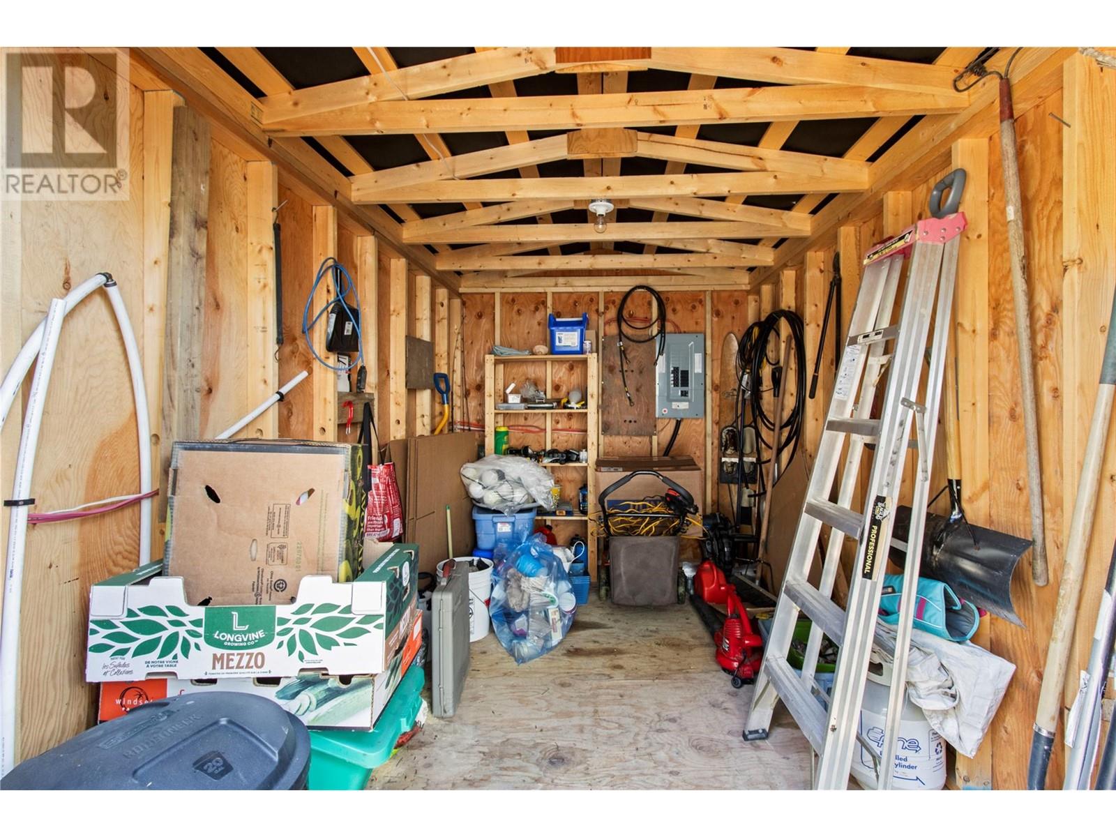 6076 Davis Road, Magna Bay, BC V0E1M7