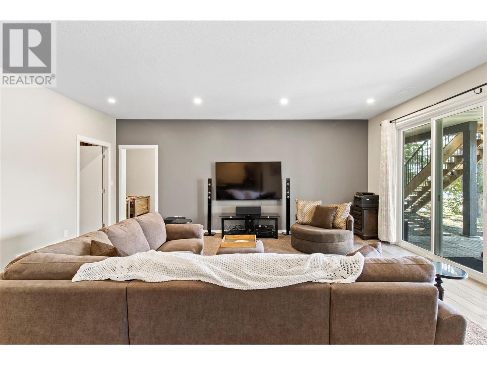 6076 Davis Road, Magna Bay, BC V0E1M7