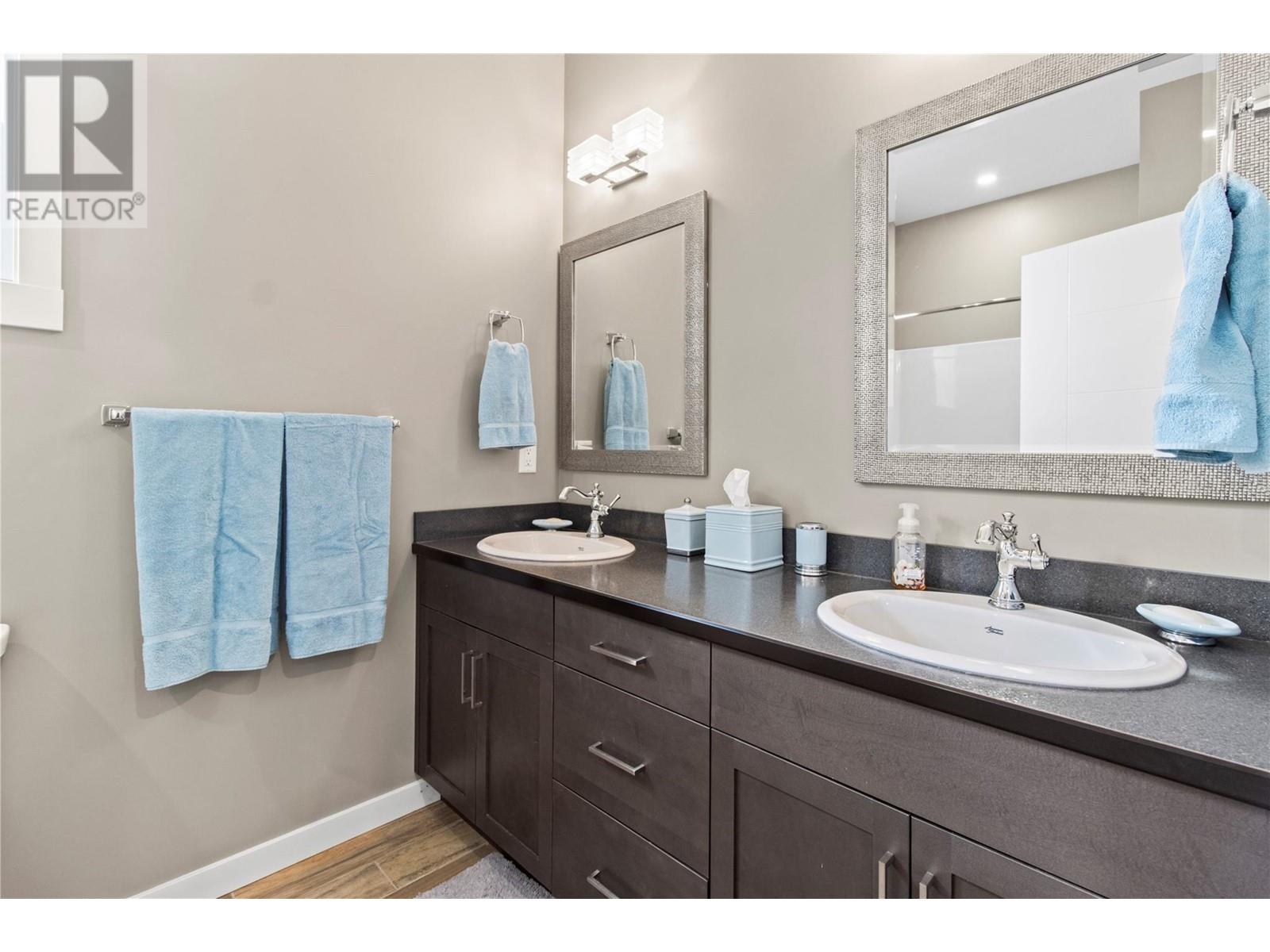 6076 Davis Road, Magna Bay, BC V0E1M7