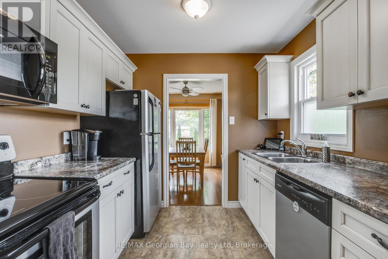 103 Woodland Drive, Midland, Ontario  L4R 4V3 - Photo 11 - S12190980