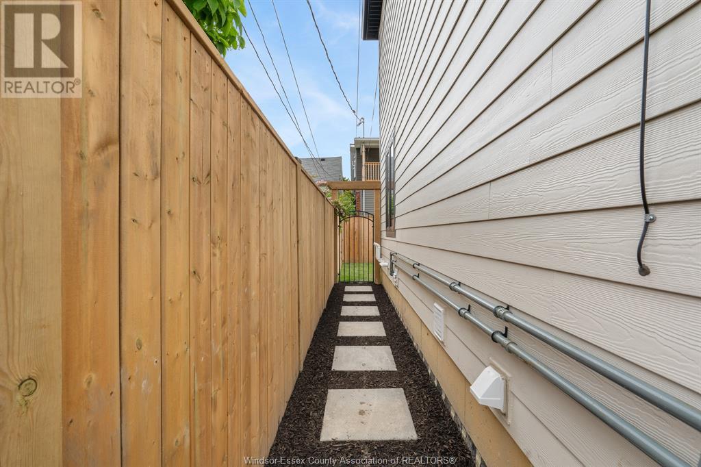 870 Arthur, Windsor, Ontario  N8Y 3Y2 - Photo 2 - 25013868