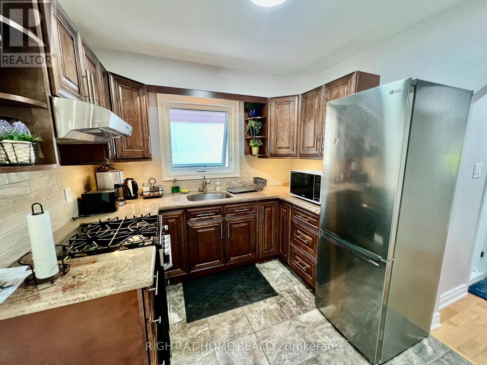 133 Brooklawn Avenue, Toronto, Ontario  M1M 2P8 - Photo 7 - E12190965