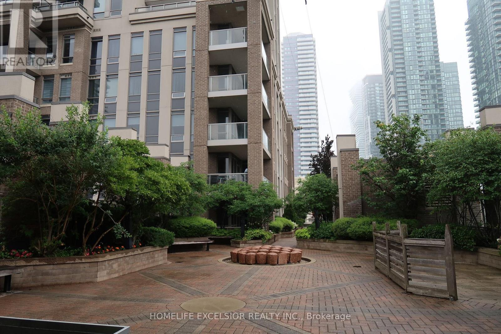 305 - 388 Prince Of Wales Drive, Mississauga, Ontario  L5B 0A1 - Photo 10 - W12190977
