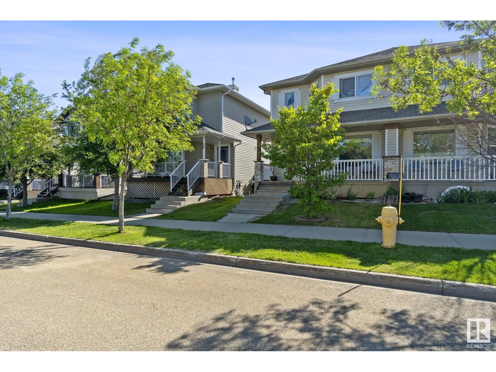 Property at 40 VIVIAN WY image 2