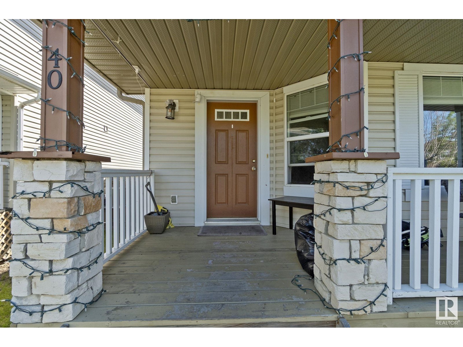 Property at 40 VIVIAN WY image 4