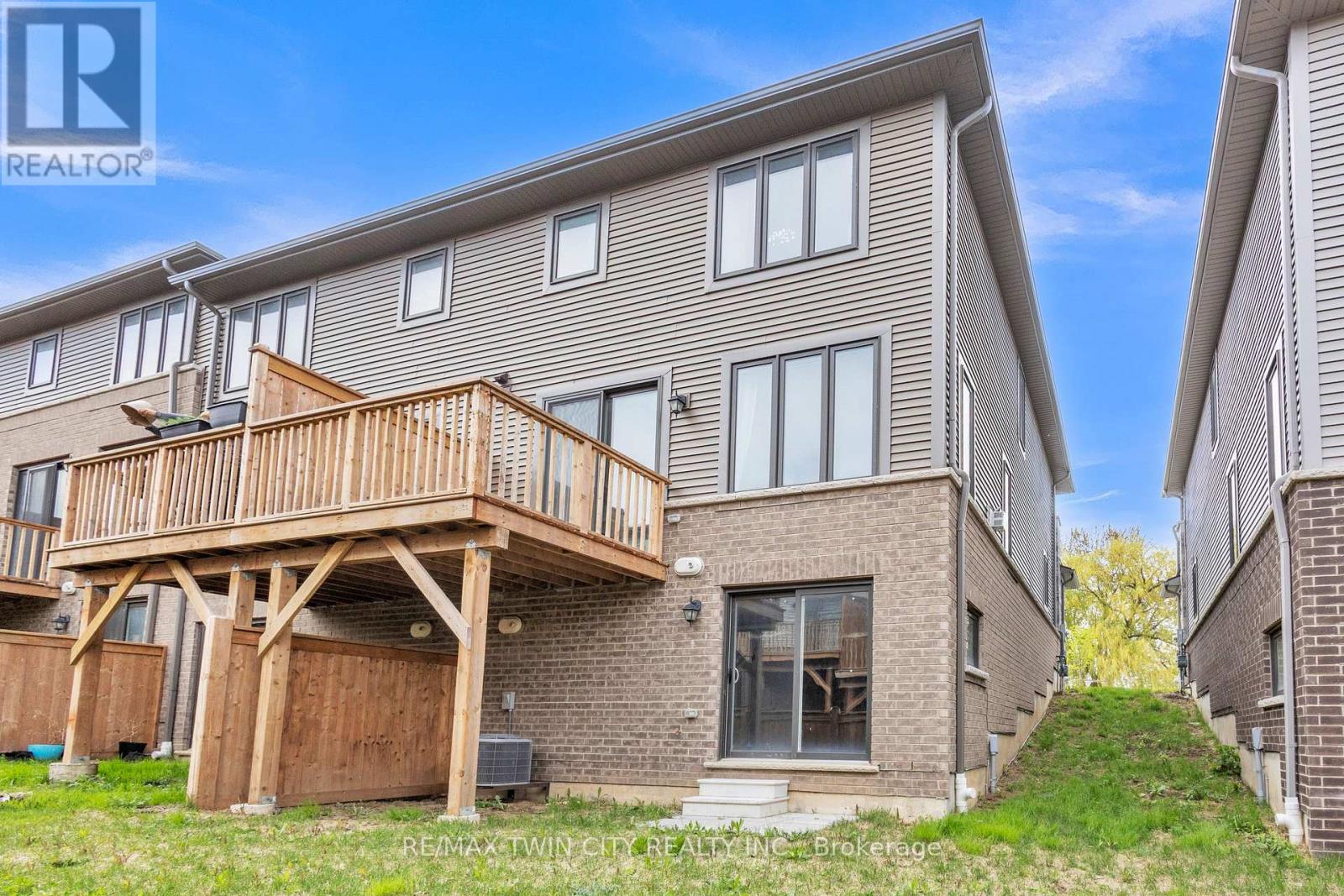26 Birmingham Drive, Cambridge, Ontario  N1S 0C7 - Photo 3 - X12190969