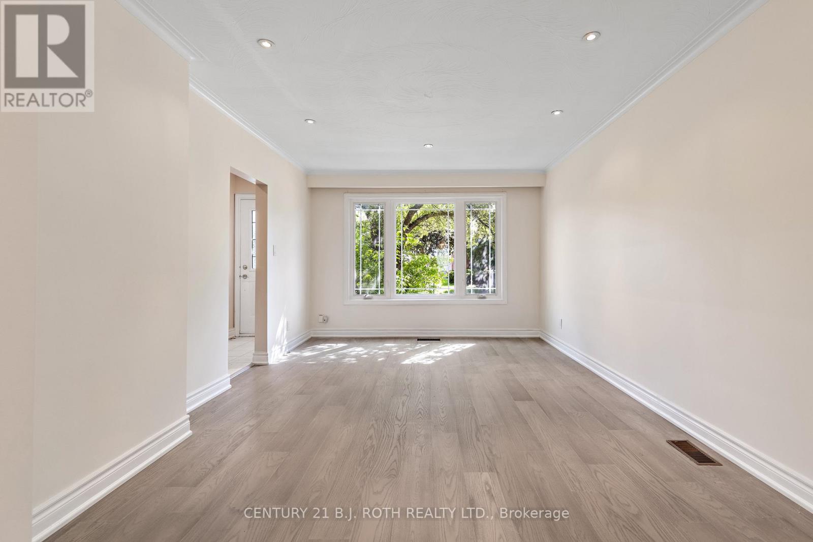 1004 Victoria Park Avenue, Toronto, Ontario  M4B 2J6 - Photo 6 - E12186020