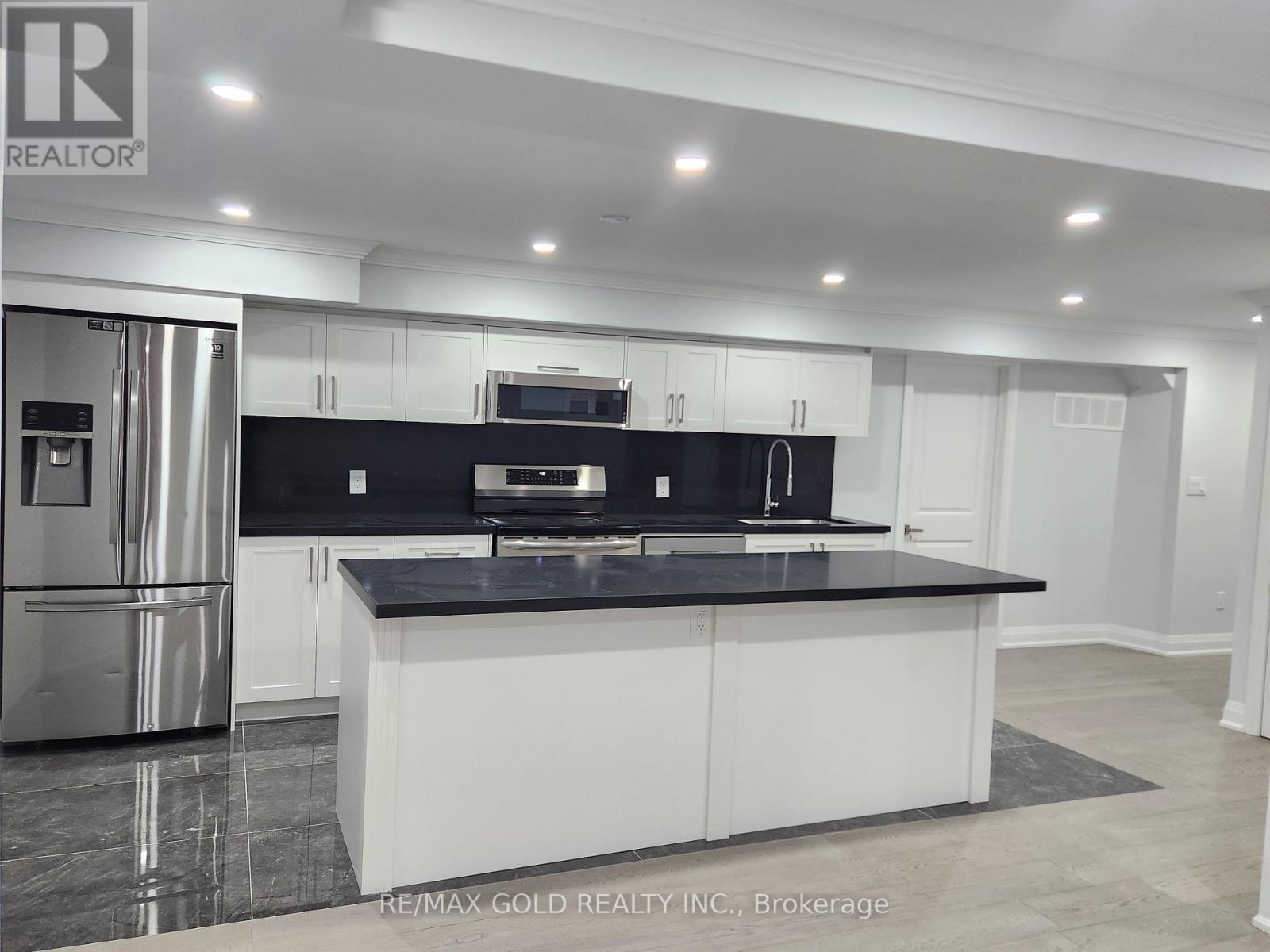 Bsmt - 1671 Sir Monty's Drive, Mississauga, Ontario  L5N 4R4 - Photo 2 - W12189174