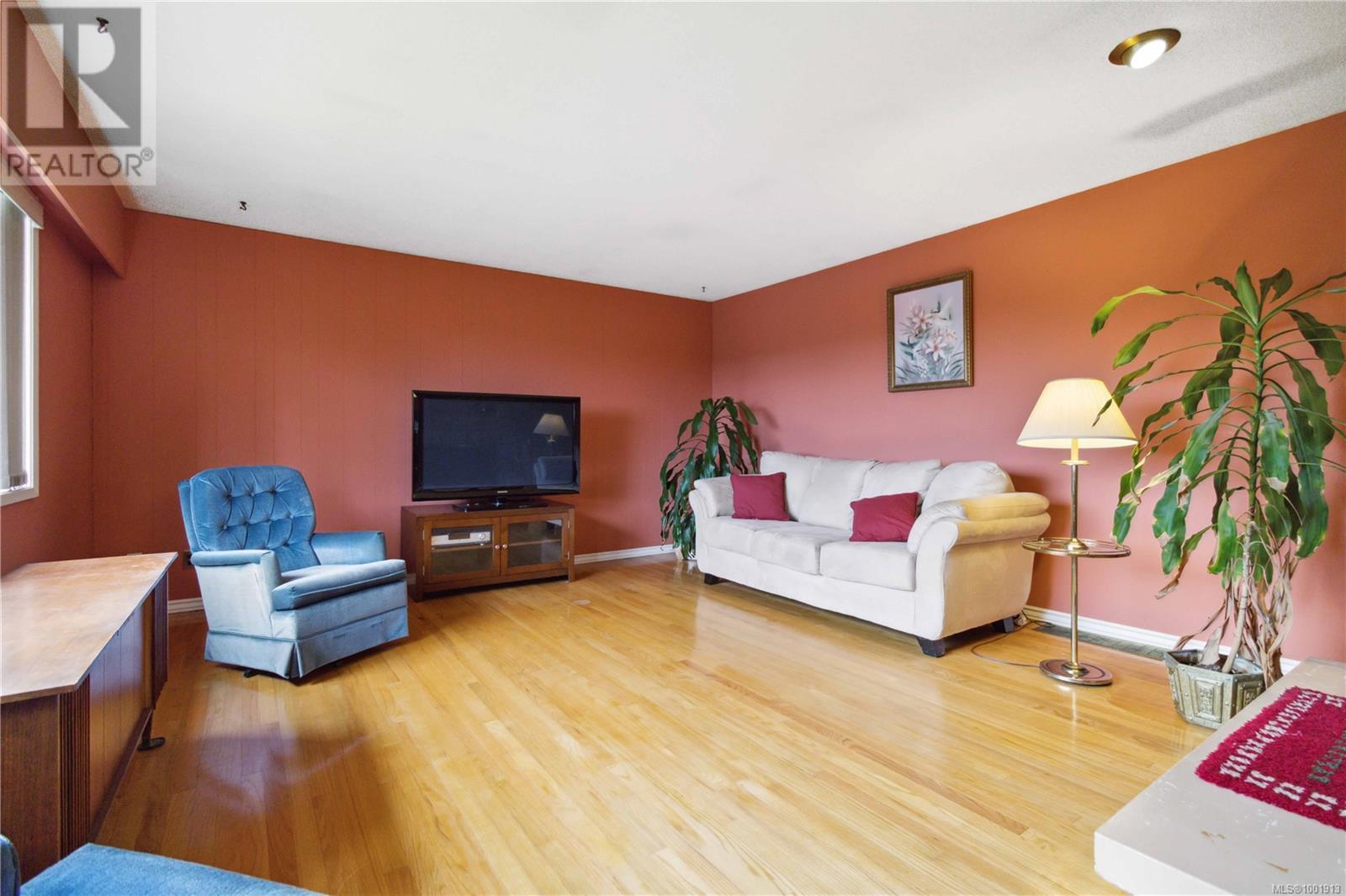 Property at 7194 Veyaness Rd image 4