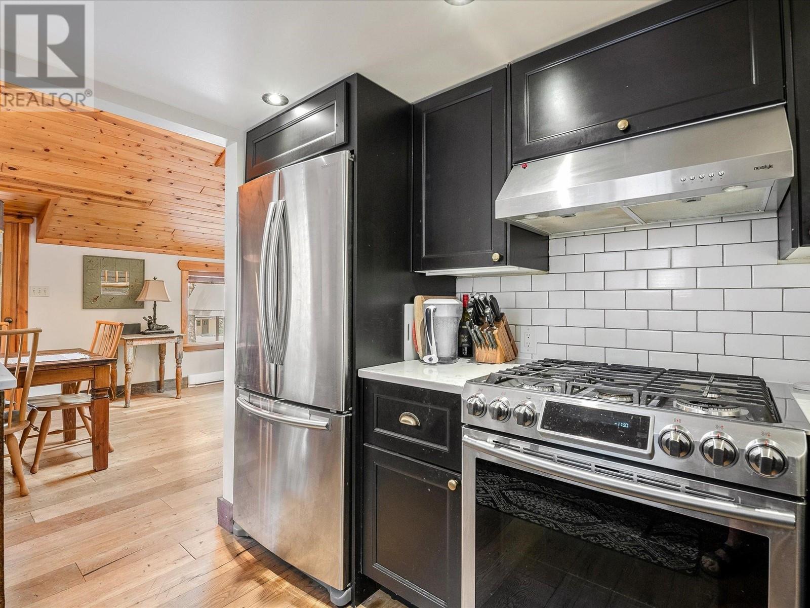 6554 Balsam Way, Whistler, British Columbia  V8E 0C5 - Photo 12 - R3010085