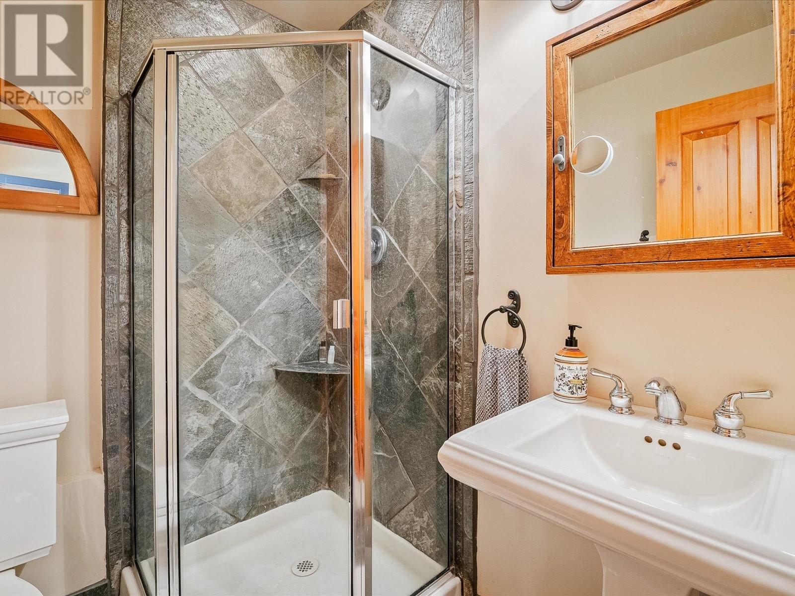 6554 Balsam Way, Whistler, British Columbia  V8E 0C5 - Photo 32 - R3010085