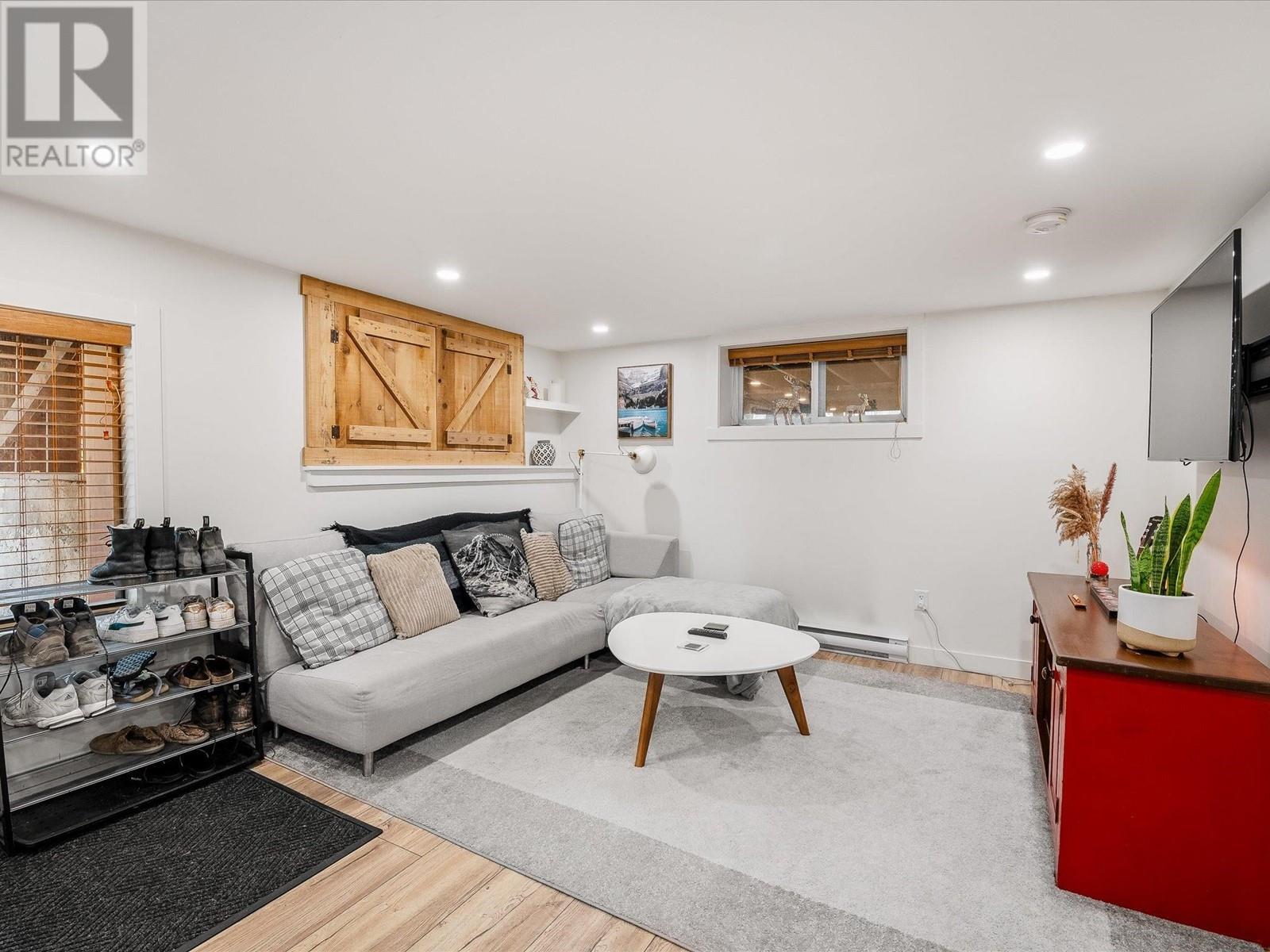 6554 Balsam Way, Whistler, British Columbia  V8E 0C5 - Photo 21 - R3010085