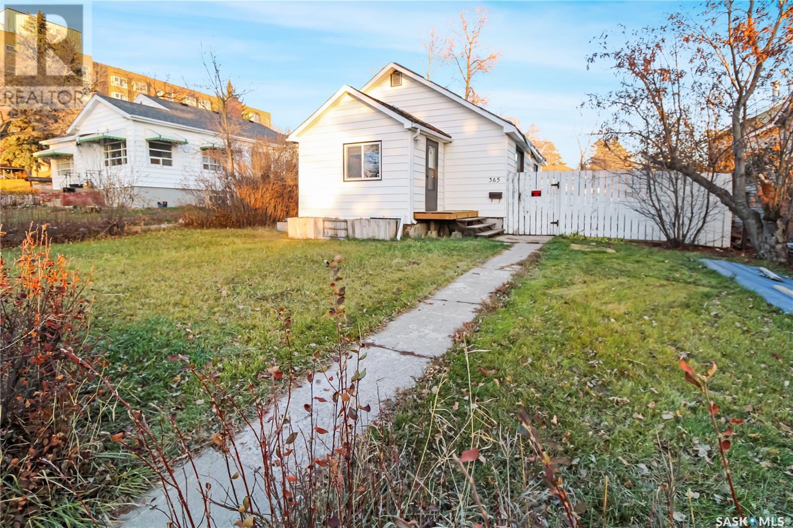 365 3rd Avenue Ne, Swift Current, Saskatchewan  S9H 2G8 - Photo 1 - SK008077