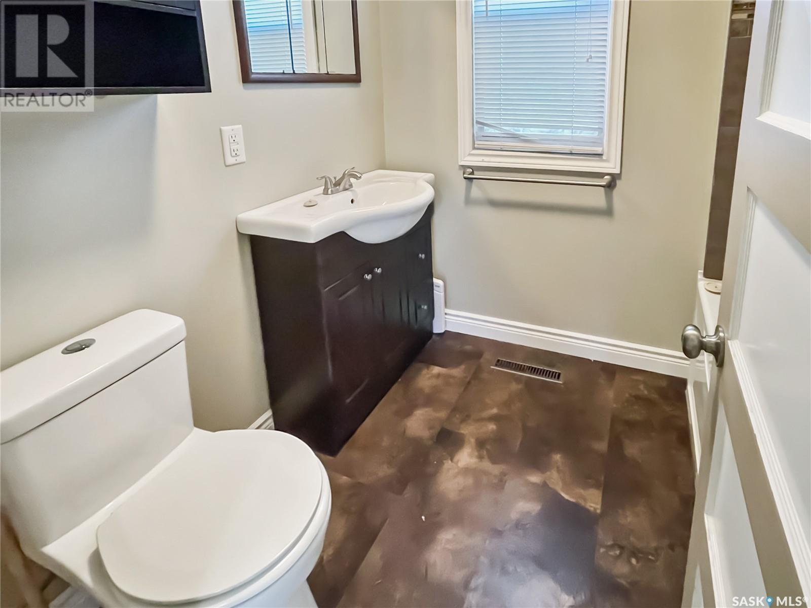 365 3rd Avenue Ne, Swift Current, Saskatchewan  S9H 2G8 - Photo 11 - SK008077