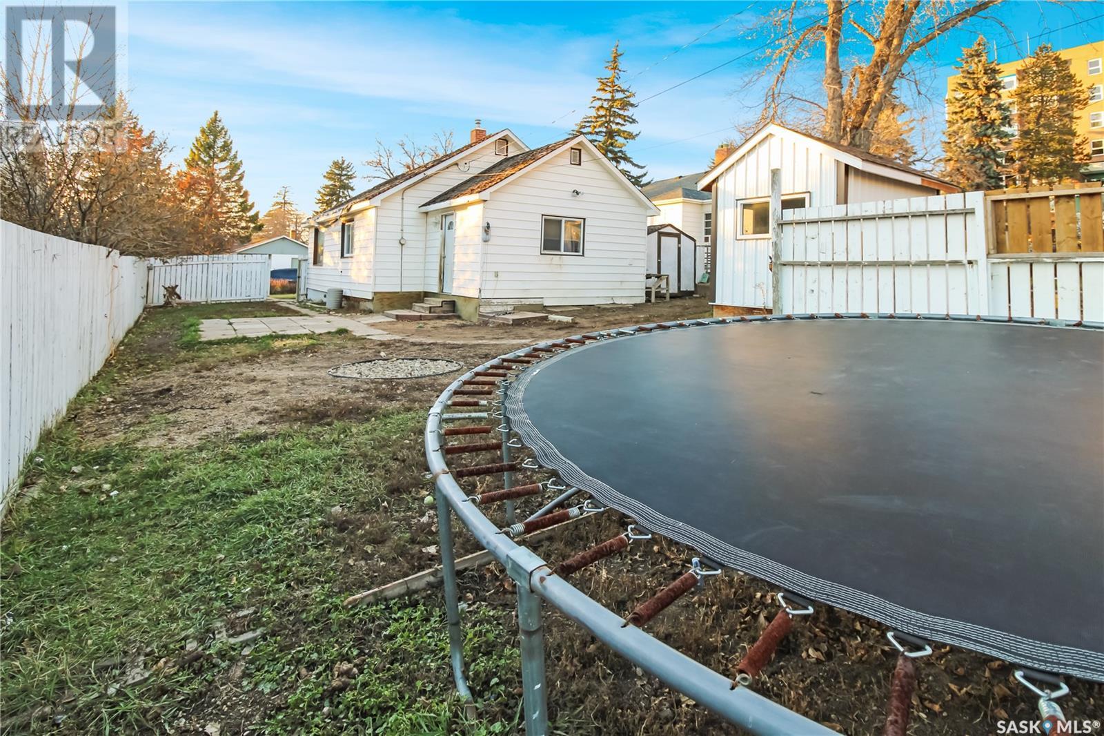 365 3rd Avenue Ne, Swift Current, Saskatchewan  S9H 2G8 - Photo 20 - SK008077