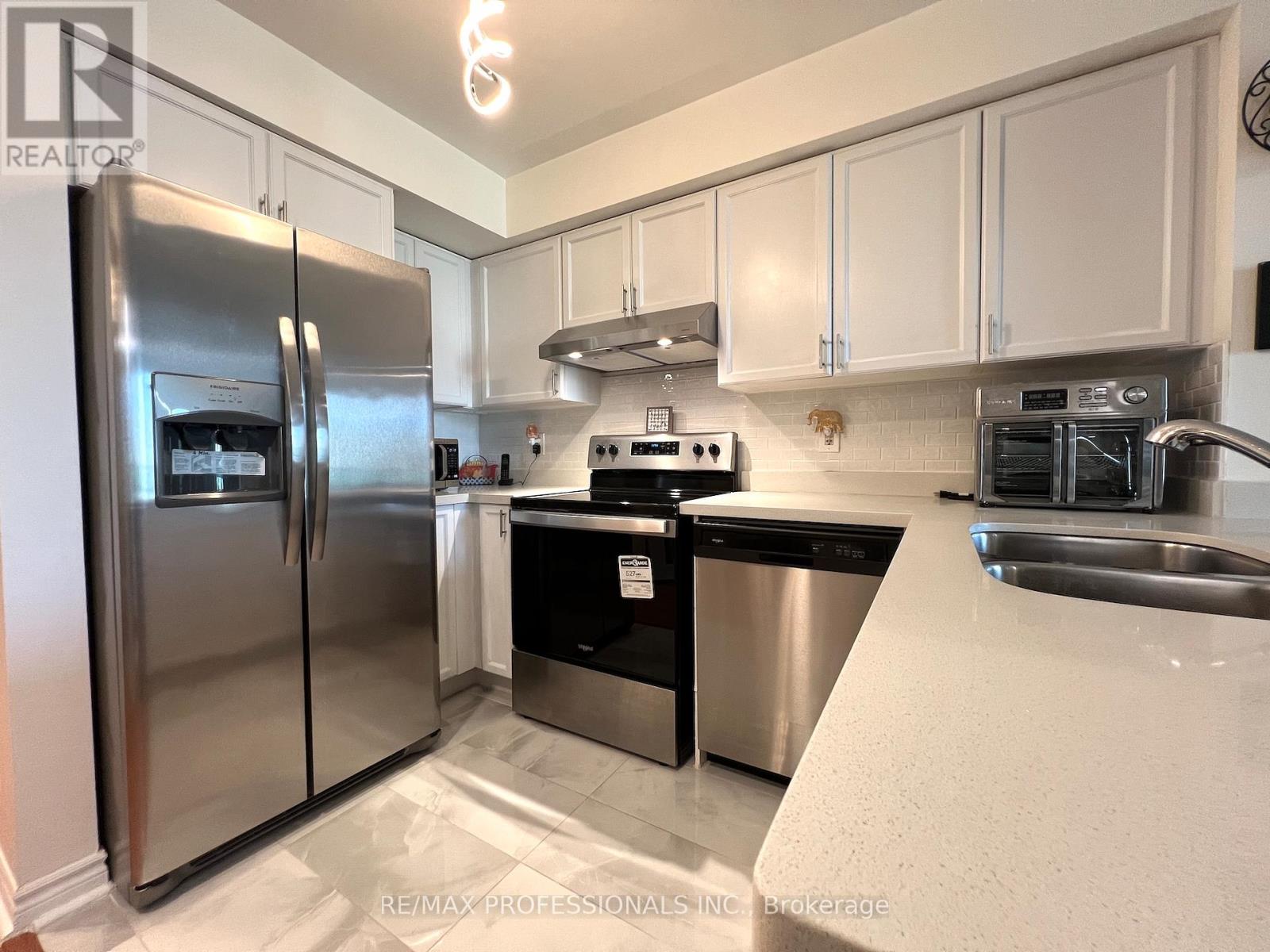 708 - 33 Elm Drive W, Mississauga, Ontario  L5B 4M2 - Photo 10 - W12190993