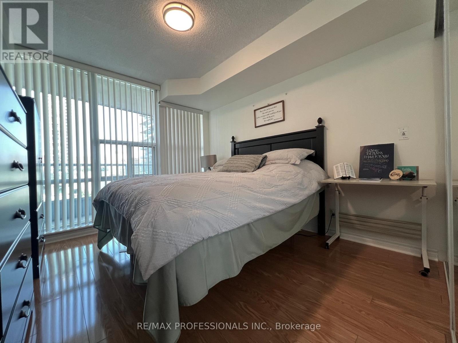 708 - 33 Elm Drive W, Mississauga (City Centre), Ontario  L5B 4M2 - Photo 24 - W12190993