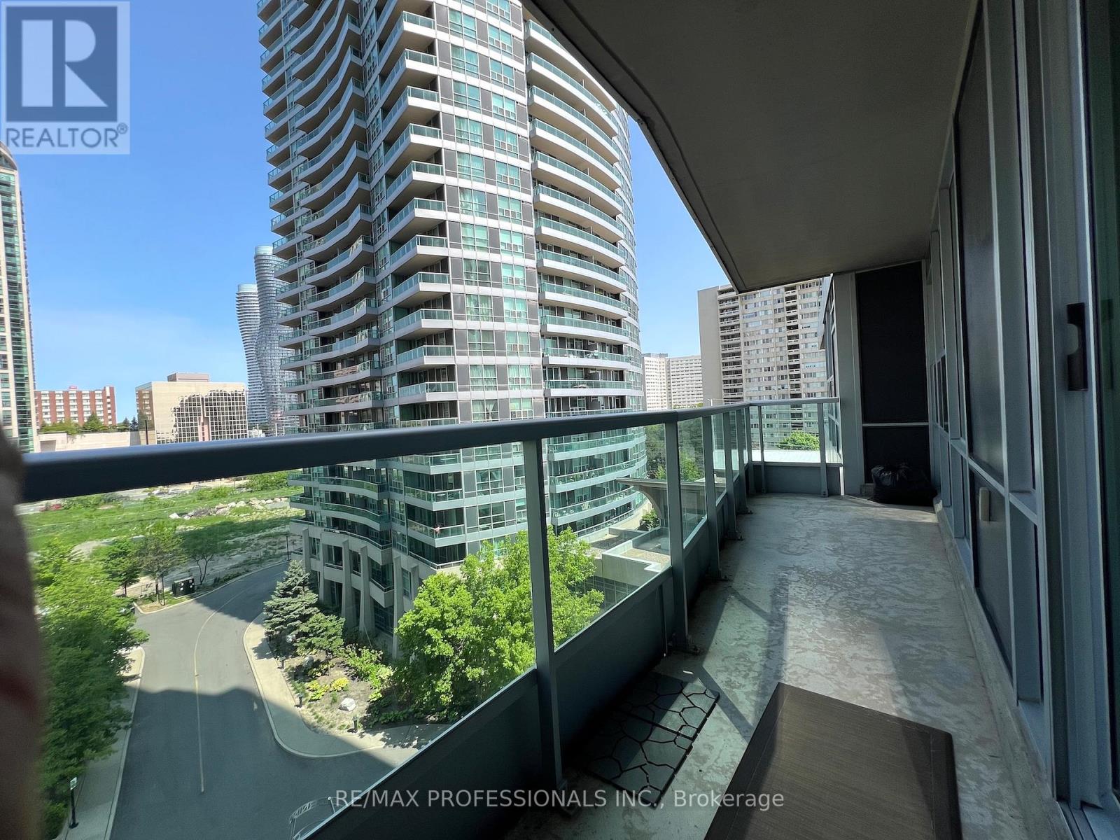 708 - 33 Elm Drive W, Mississauga (City Centre), Ontario  L5B 4M2 - Photo 25 - W12190993
