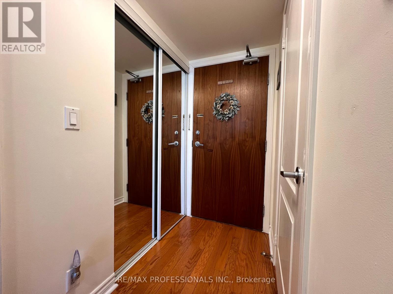 708 - 33 Elm Drive W, Mississauga, Ontario  L5B 4M2 - Photo 6 - W12190993