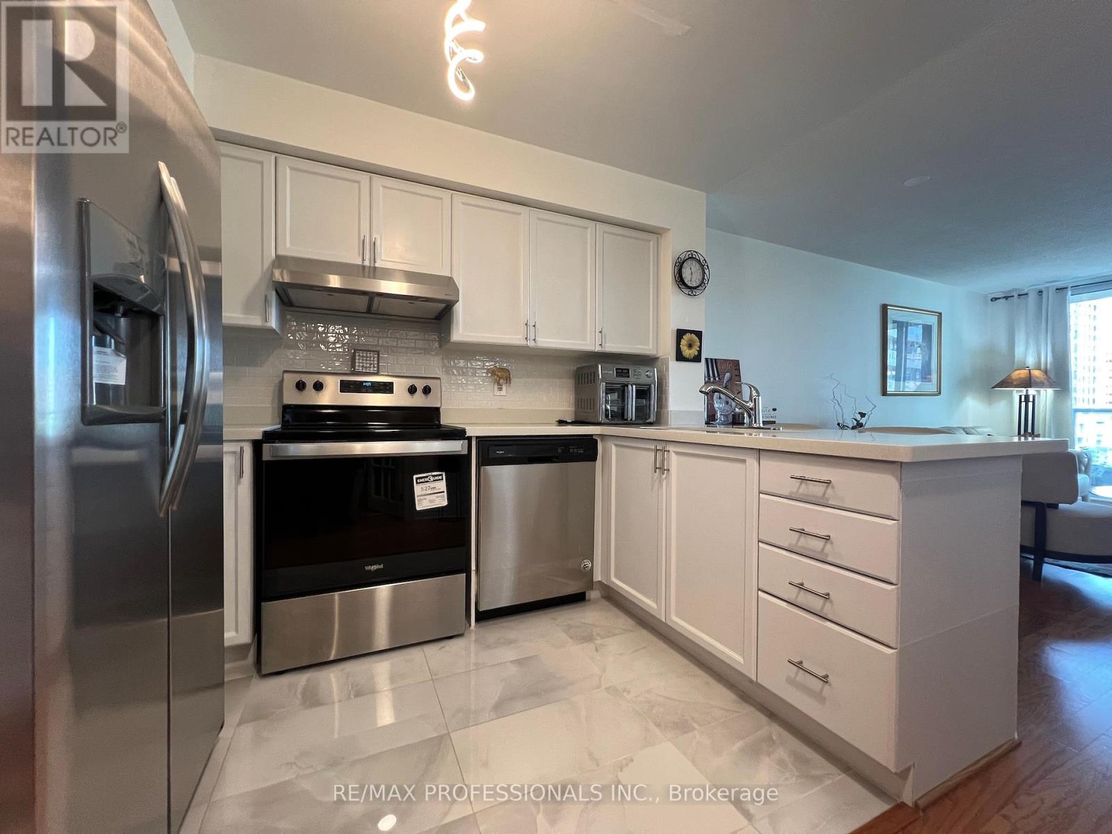 708 - 33 Elm Drive W, Mississauga, Ontario  L5B 4M2 - Photo 7 - W12190993