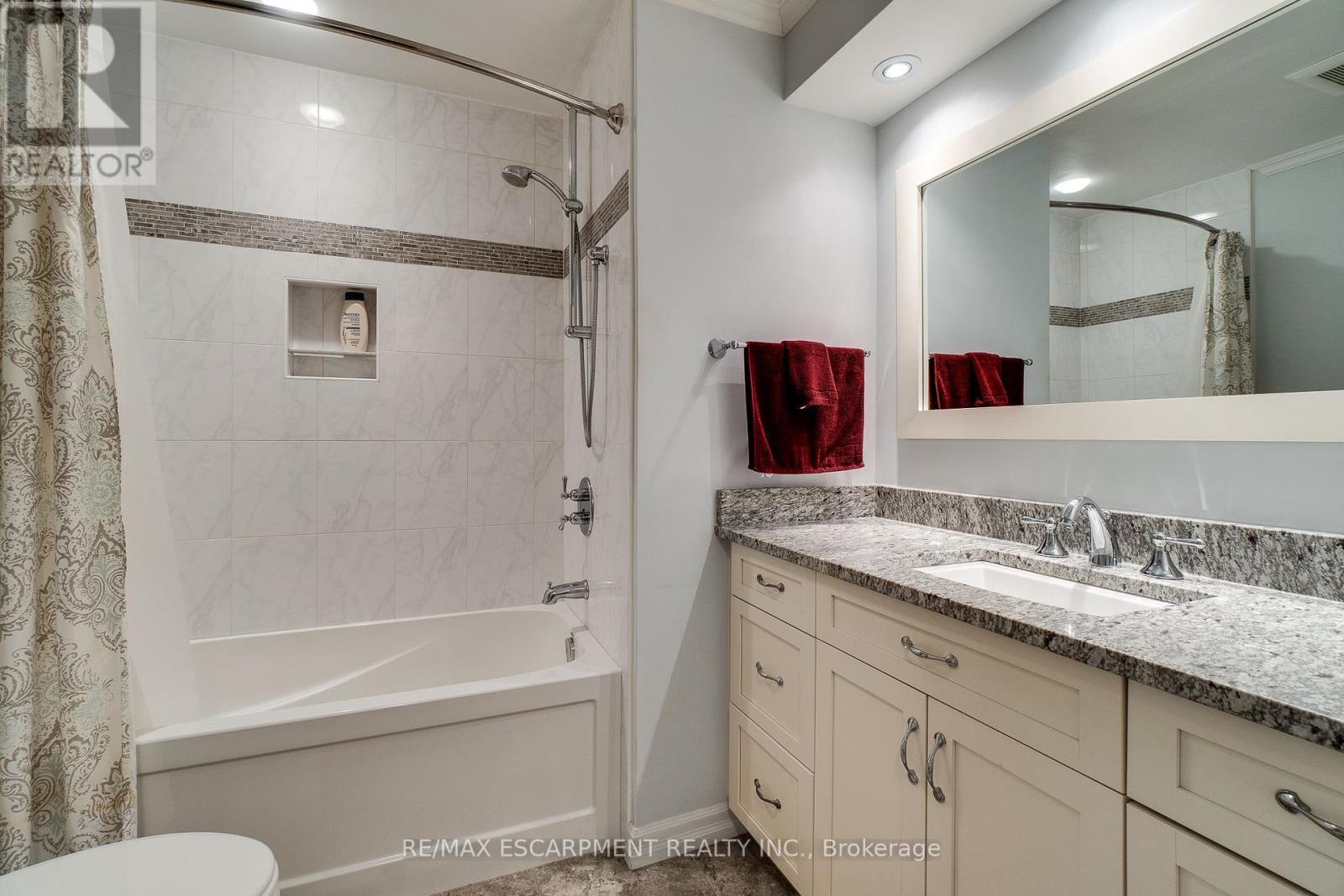 399 Goodram Drive, Burlington, Ontario  L7L 2K2 - Photo 30 - W12190994
