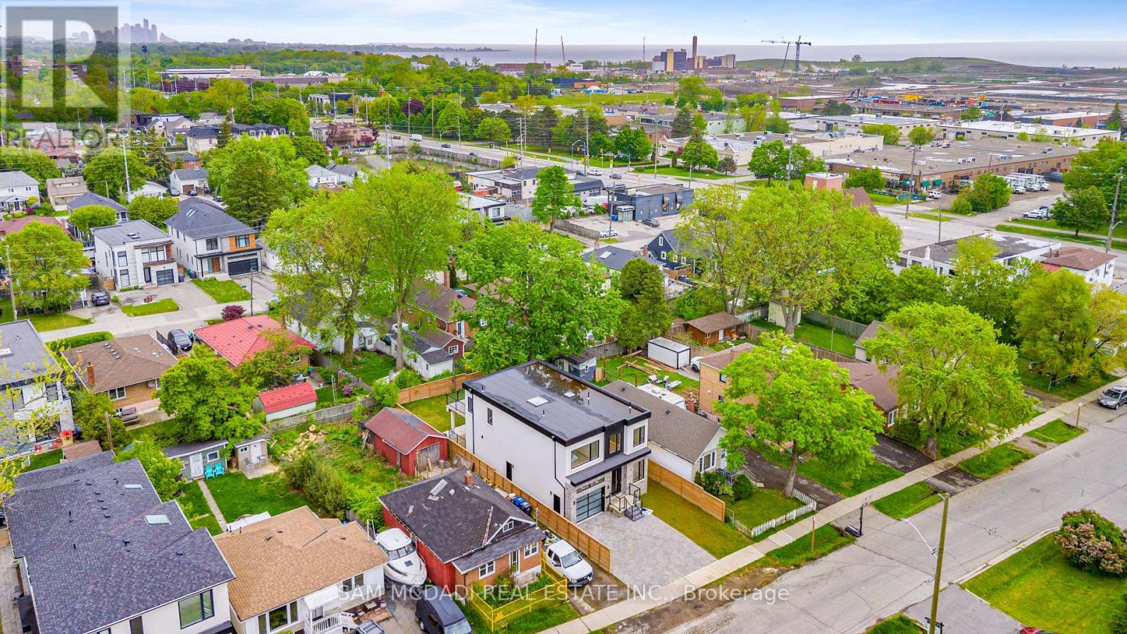 1037 Meredith Avenue, Mississauga, Ontario  L5E 2C6 - Photo 36 - W12191005
