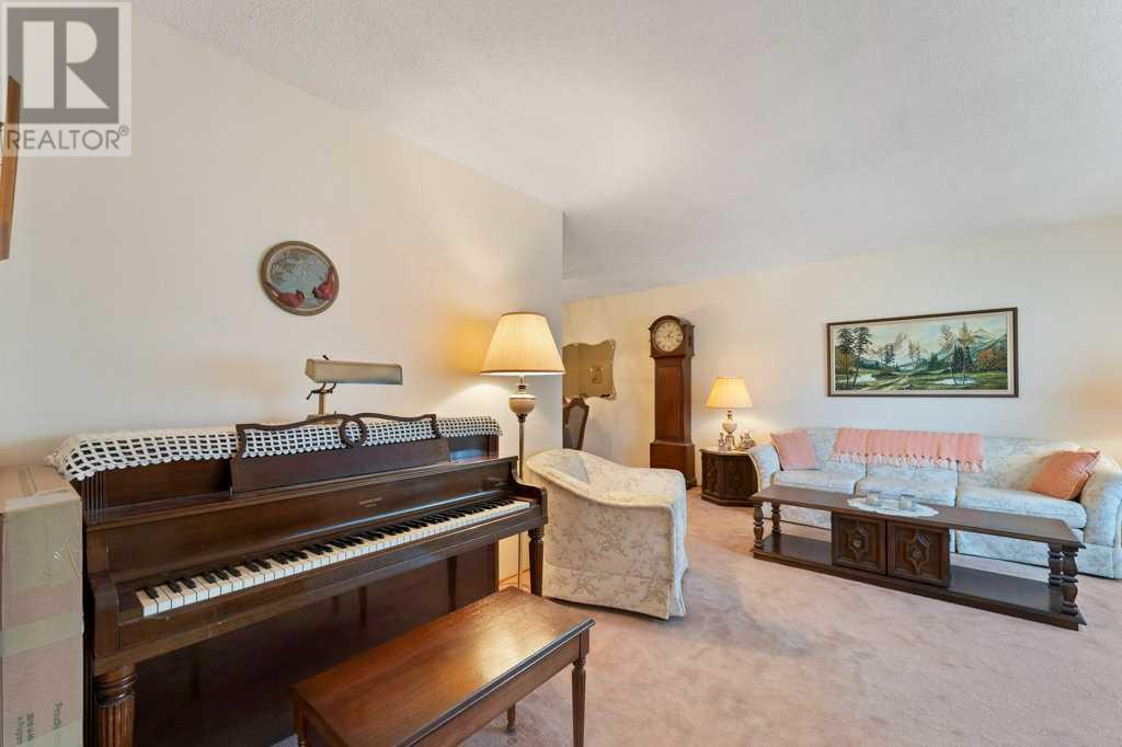 980 Canaveral Crescent Sw, Calgary, Alberta  T2W 1N5 - Photo 6 - A2226698