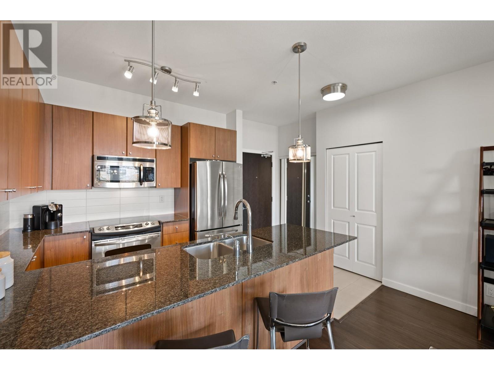 405 245 Ross Drive, New Westminster, British Columbia  V3L 0C6 - Photo 13 - R3008097