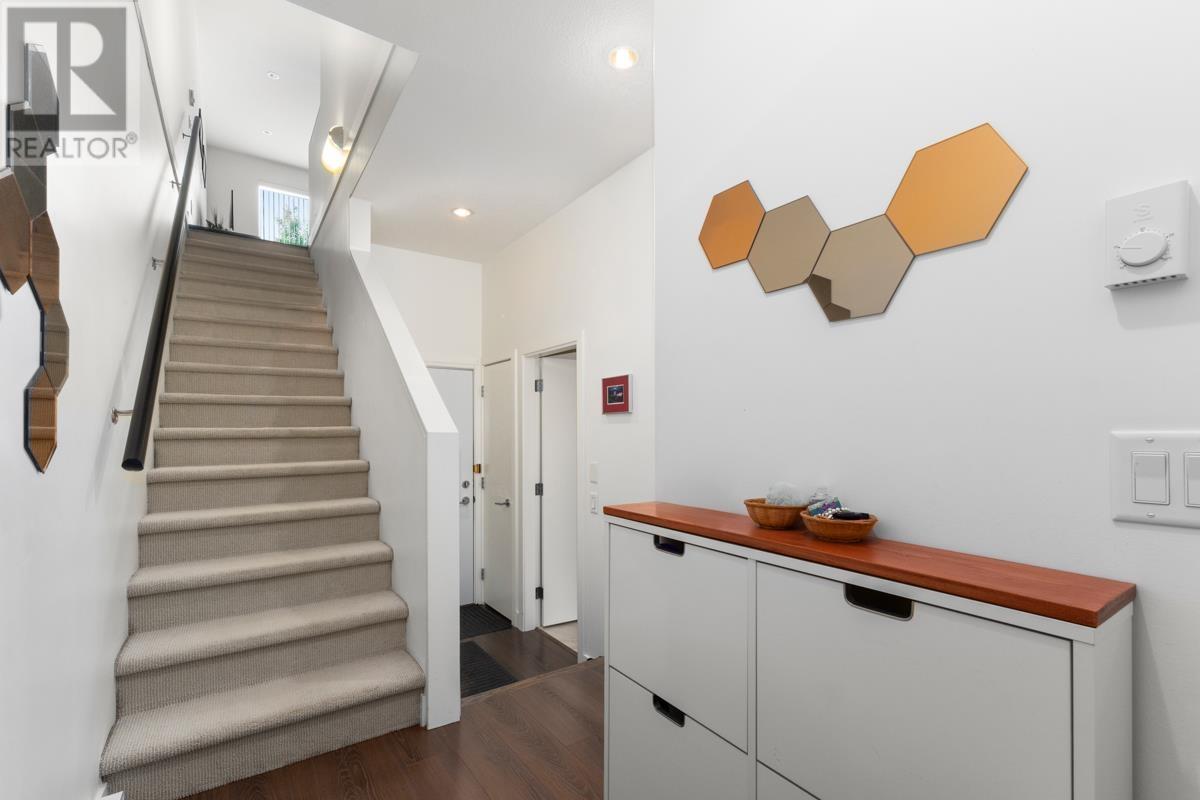 110 548 Foster Avenue, Coquitlam, British Columbia  V3J 0E2 - Photo 5 - R3010297