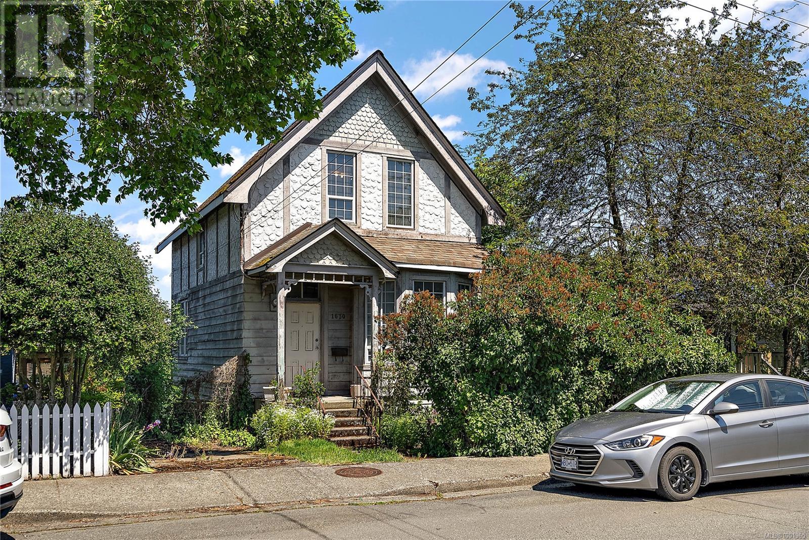 Property at 1630 Pembroke St image 3