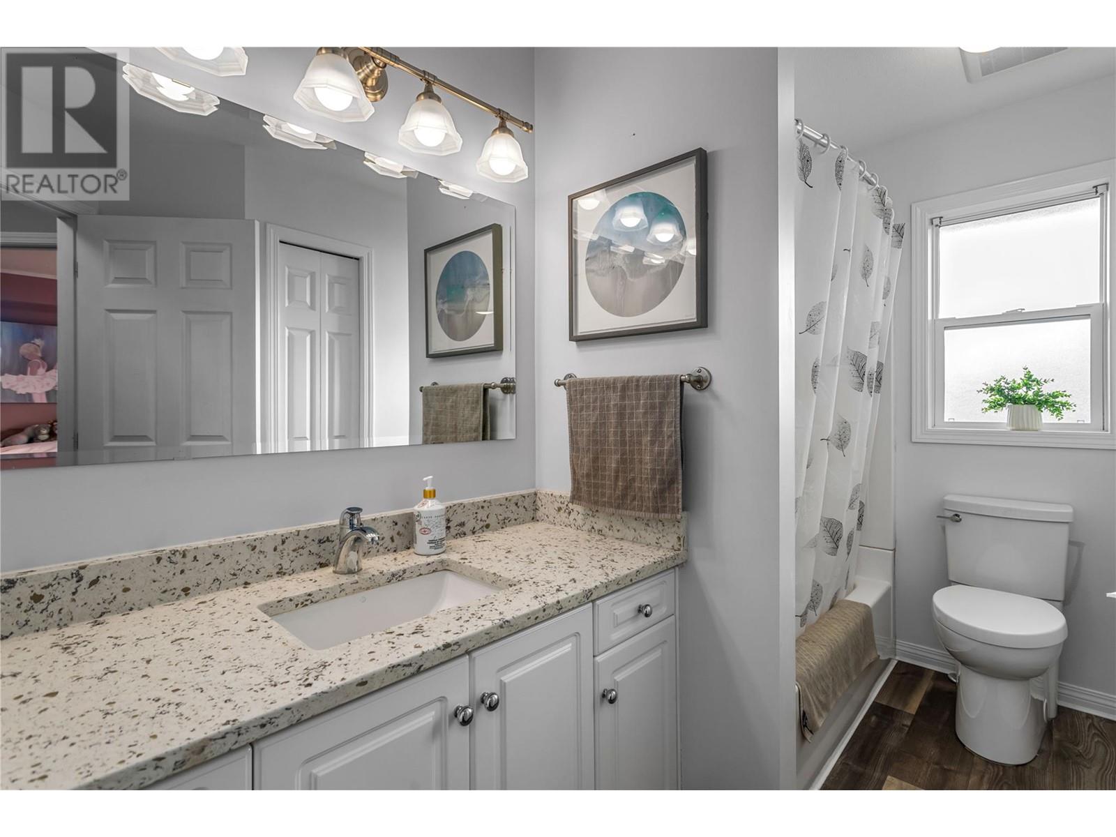 4622 Princeton Avenue, Peachland, BC V0H1X7