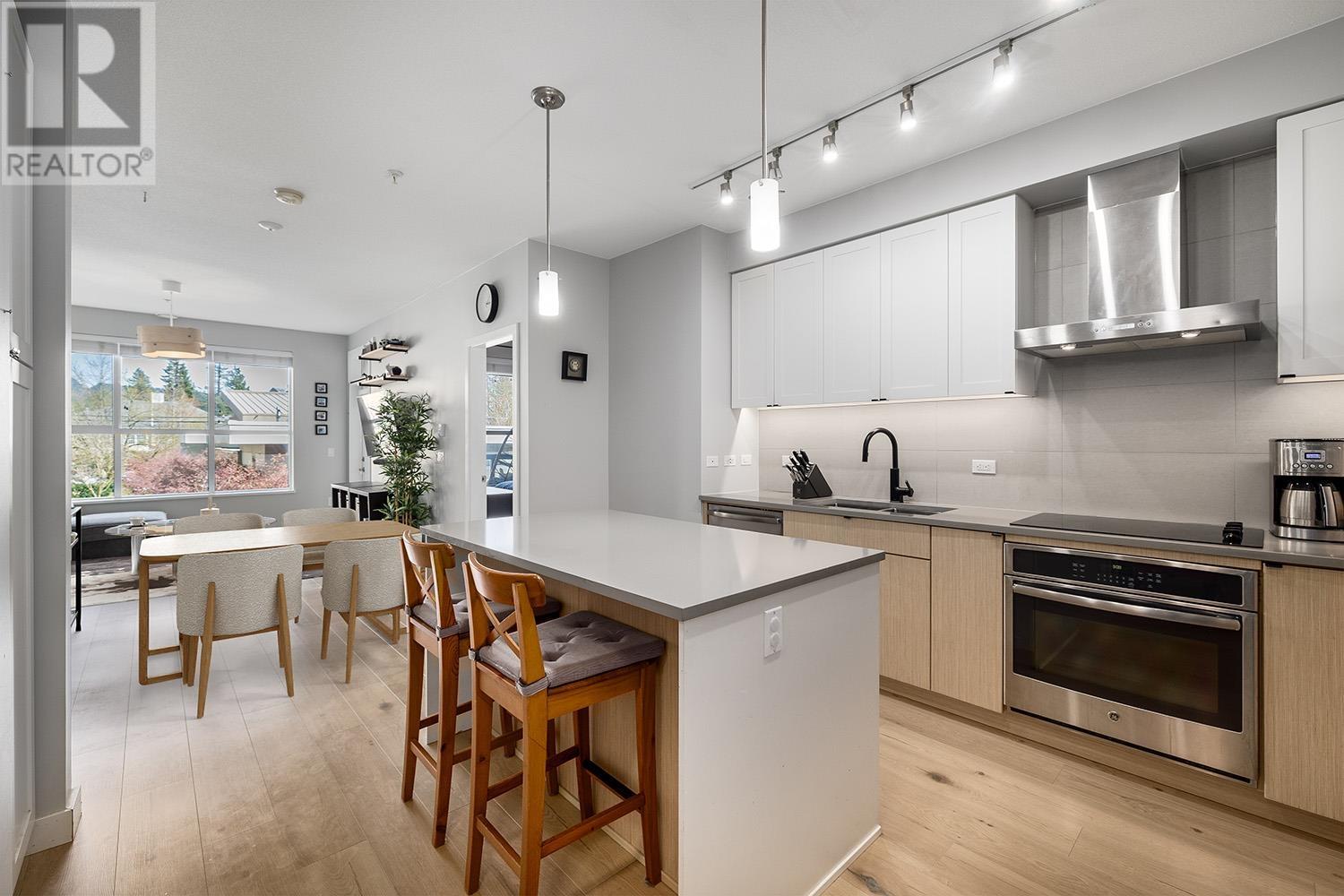 207 3205 MOUNTAIN HIGHWAY, North Vancouver, British Columbia