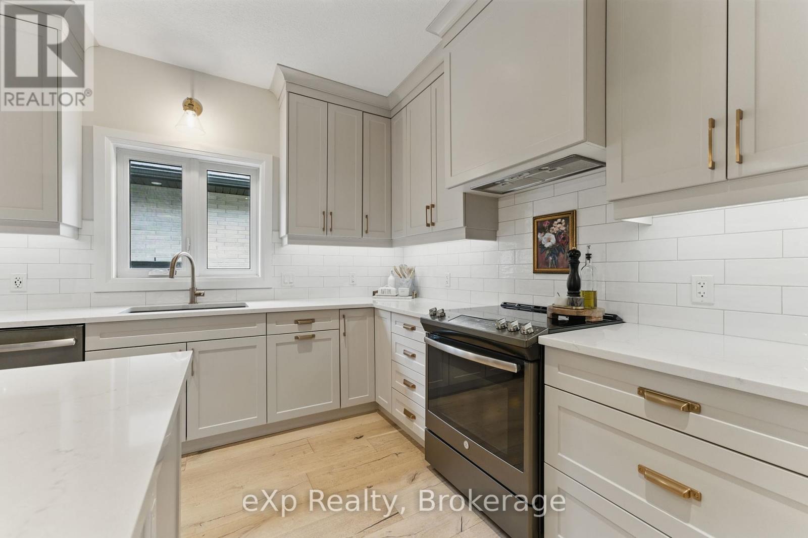 87 Orr Street, Stratford, Ontario  N5A 0H7 - Photo 9 - X12191045