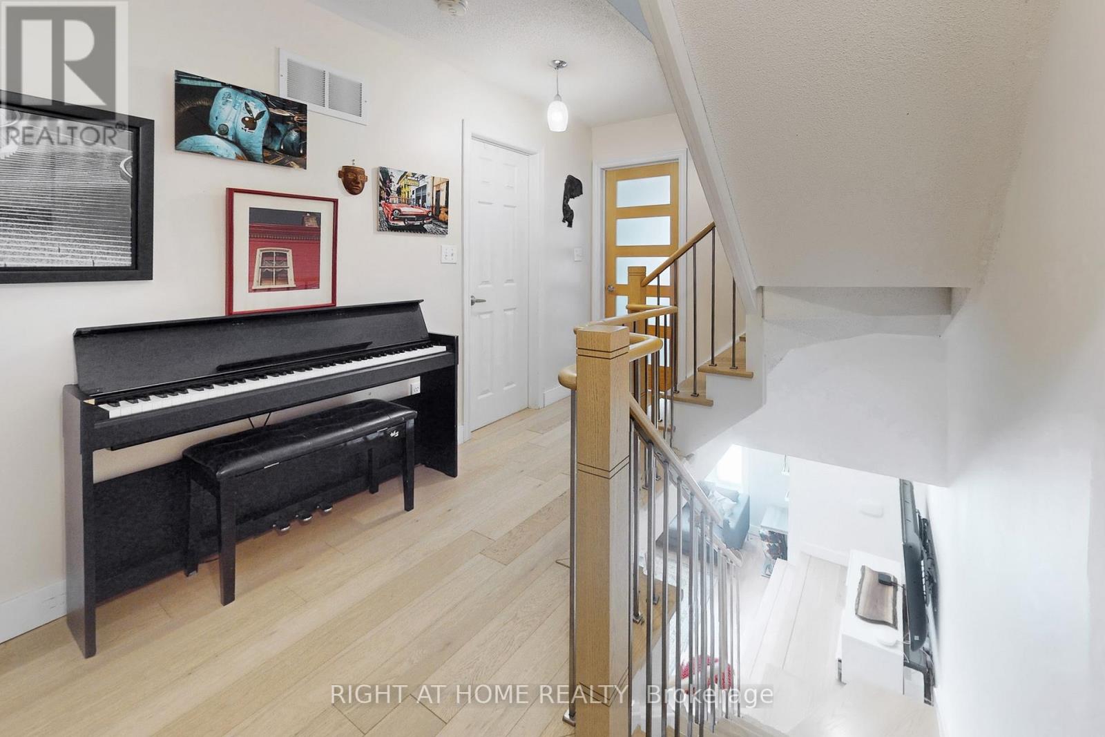 6 Grogan Mews, Toronto, Ontario  M6H 4J9 - Photo 10 - W12191028