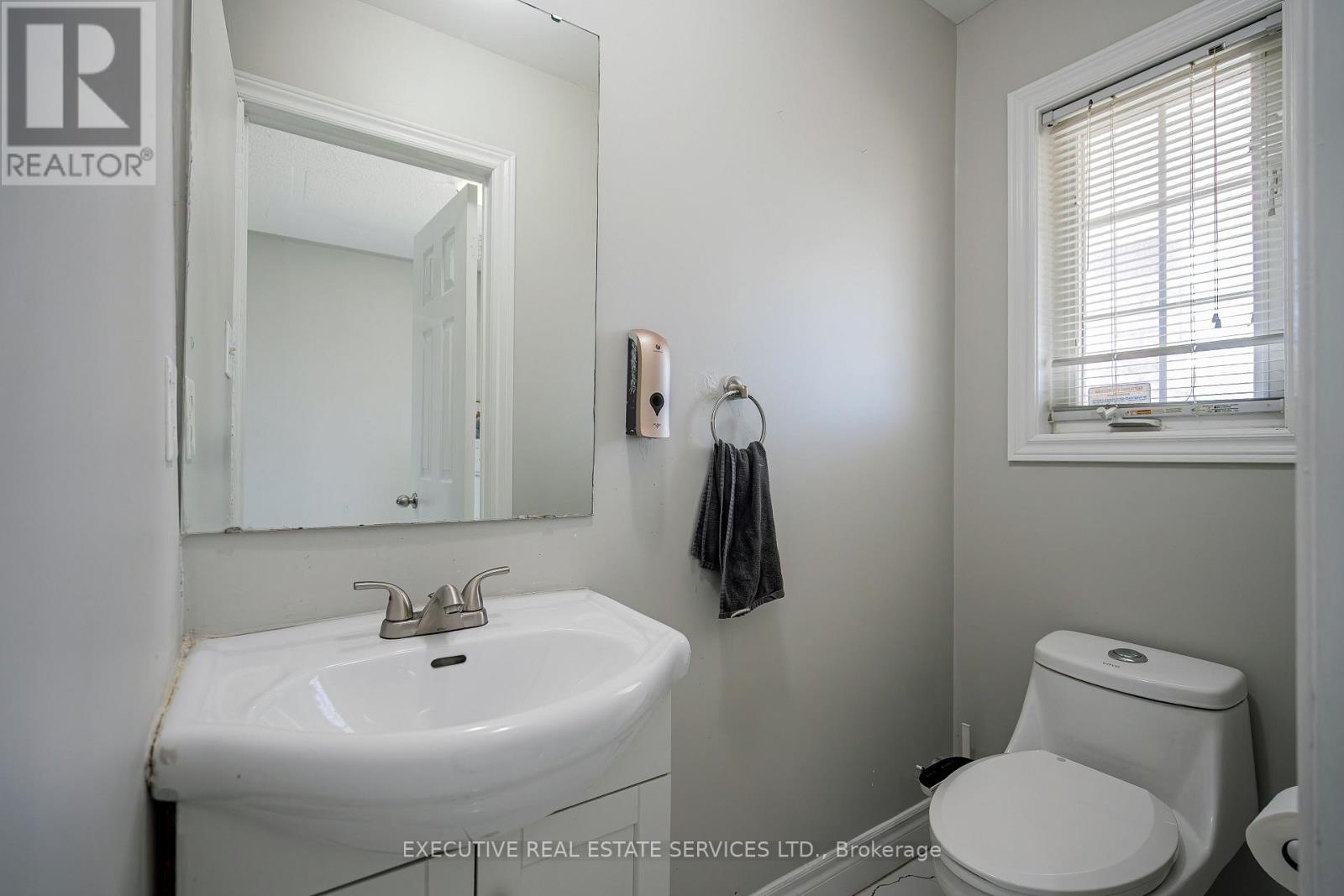 3 Deforest Drive, Brampton, Ontario  L7A 2Y3 - Photo 9 - W12191052