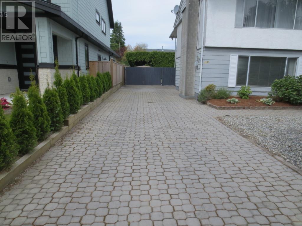 Property at 4547 46A STREET image 4