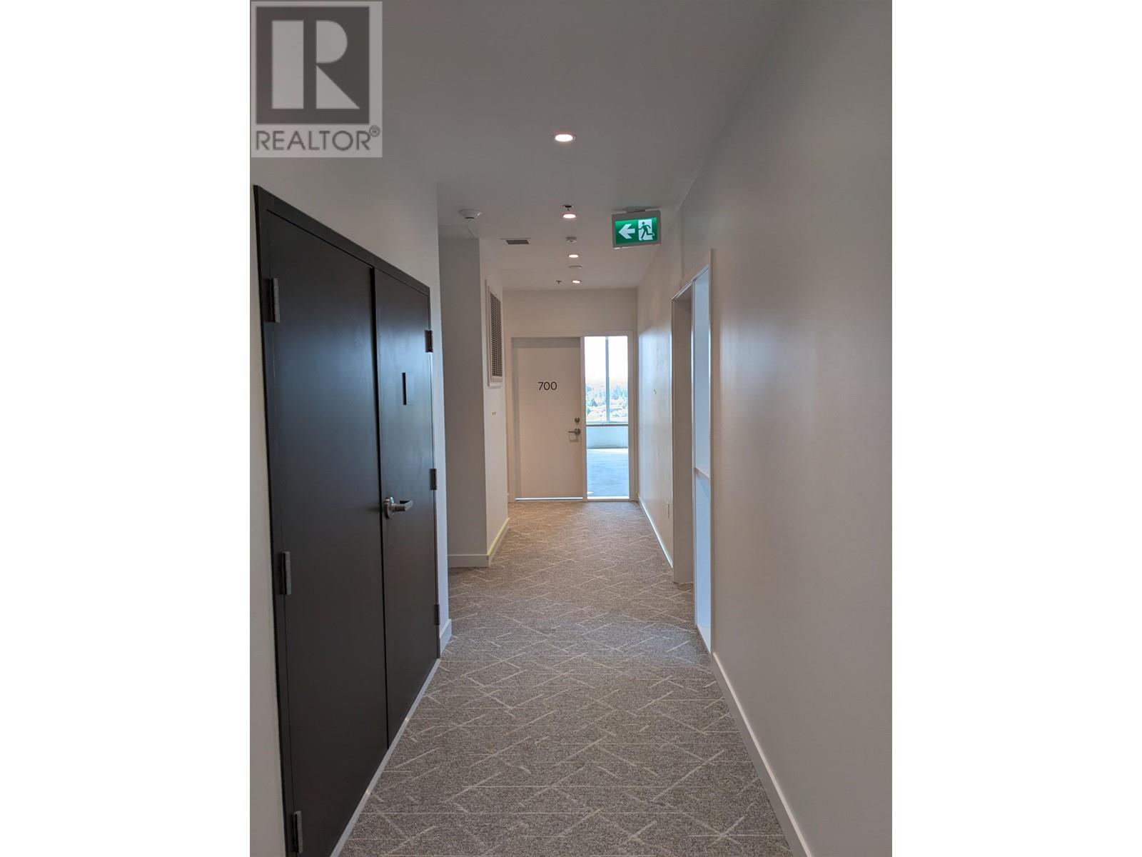 700 2992 Glen Drive, Coquitlam, British Columbia  V3B 0A3 - Photo 3 - C8067948