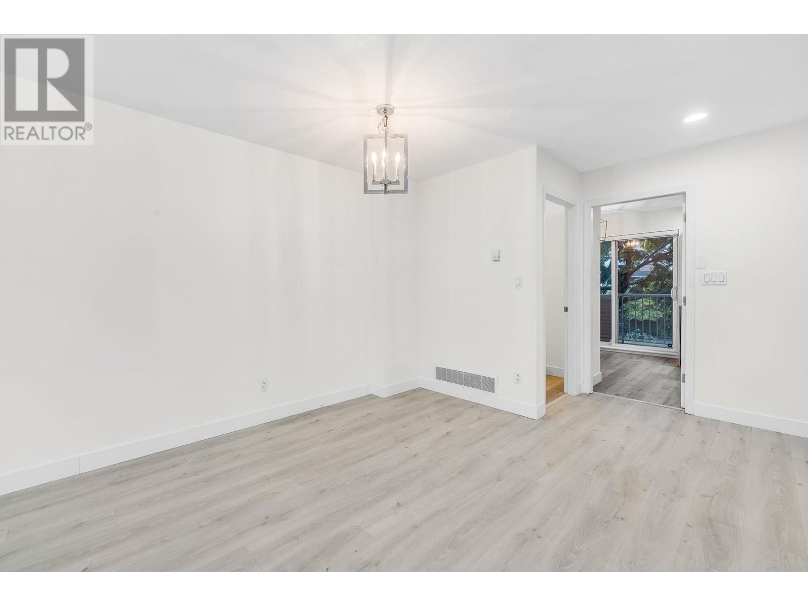 Listing Picture 12 of 25 : 22 22788 NORTON COURT, Richmond / 烈治文 - 魯藝地產 Yvonne Lu Group - MLS Medallion Club Member