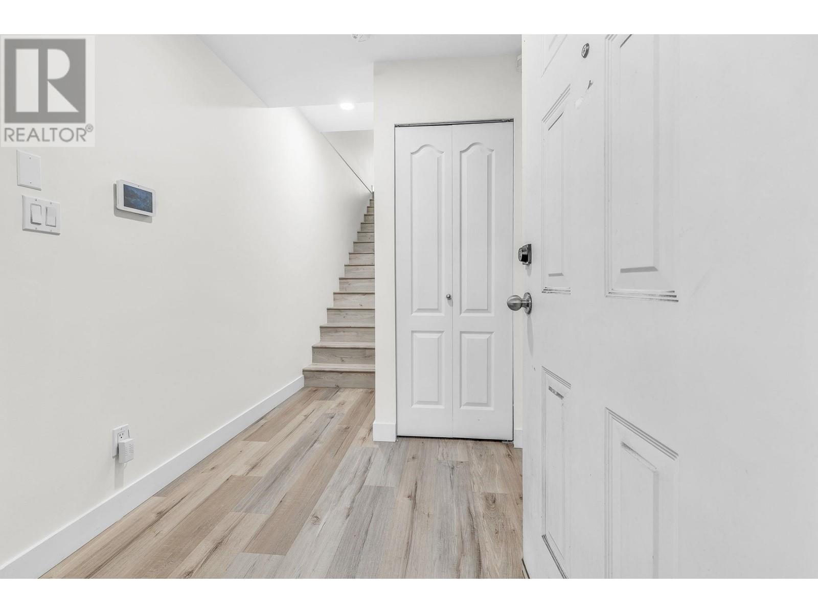 Listing Picture 5 of 25 : 22 22788 NORTON COURT, Richmond / 烈治文 - 魯藝地產 Yvonne Lu Group - MLS Medallion Club Member
