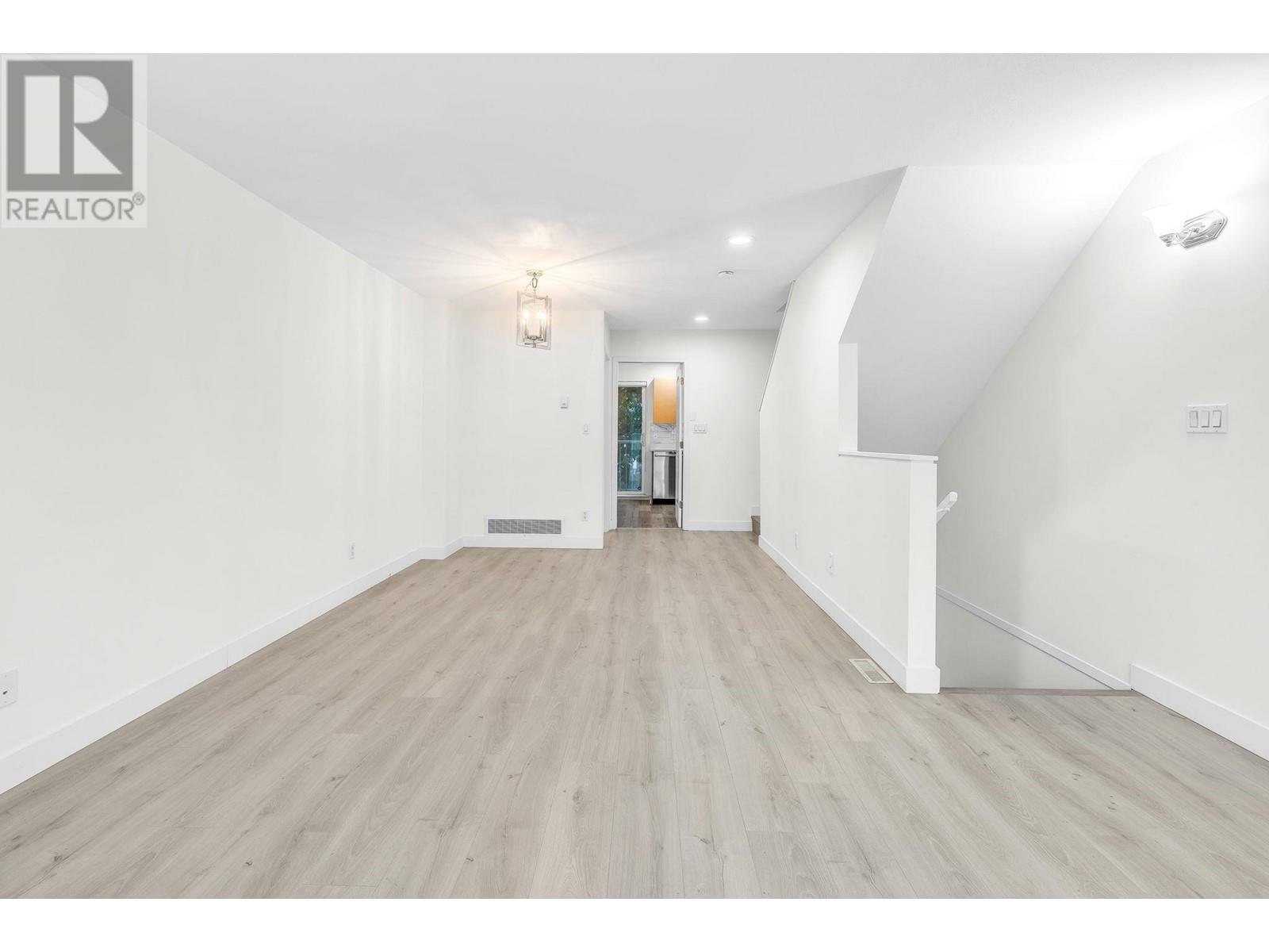 Listing Picture 10 of 25 : 22 22788 NORTON COURT, Richmond / 烈治文 - 魯藝地產 Yvonne Lu Group - MLS Medallion Club Member