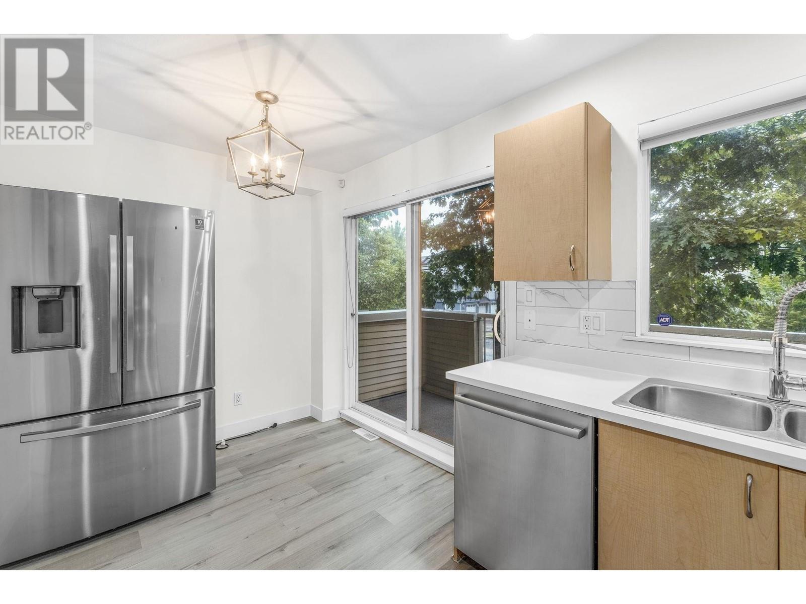 Listing Picture 16 of 25 : 22 22788 NORTON COURT, Richmond / 烈治文 - 魯藝地產 Yvonne Lu Group - MLS Medallion Club Member
