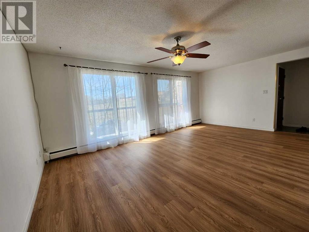 Property at 202, 431B Huntsville Crescent NW image 2
